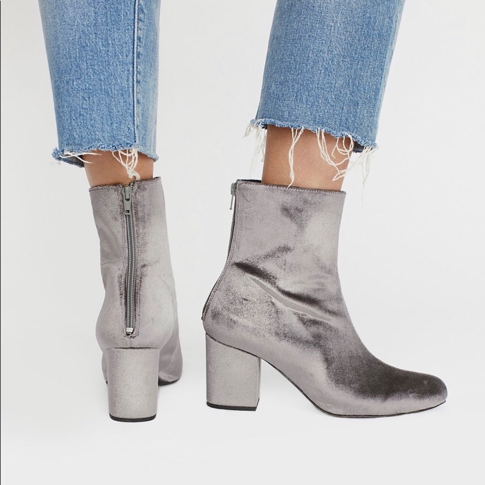 FREE PEOPLE VELVET ANKLE BOOTS - Picture 6 of 6